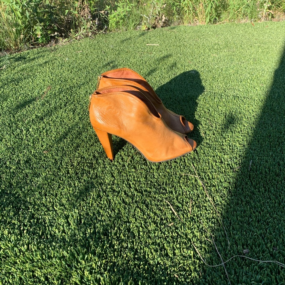 Vince Camuto shoes size 6